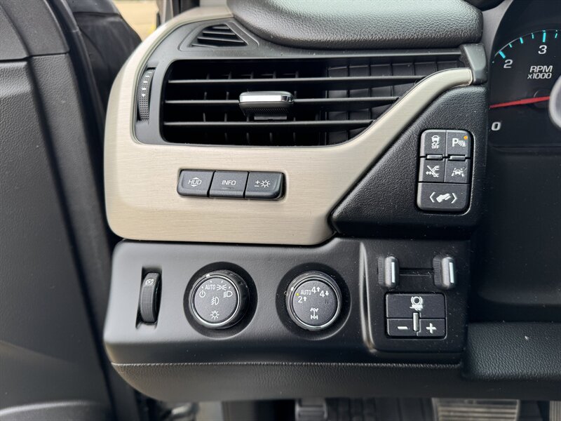 2018 GMC Yukon Denali   - Photo 11 - Rochelle, IL 61068
