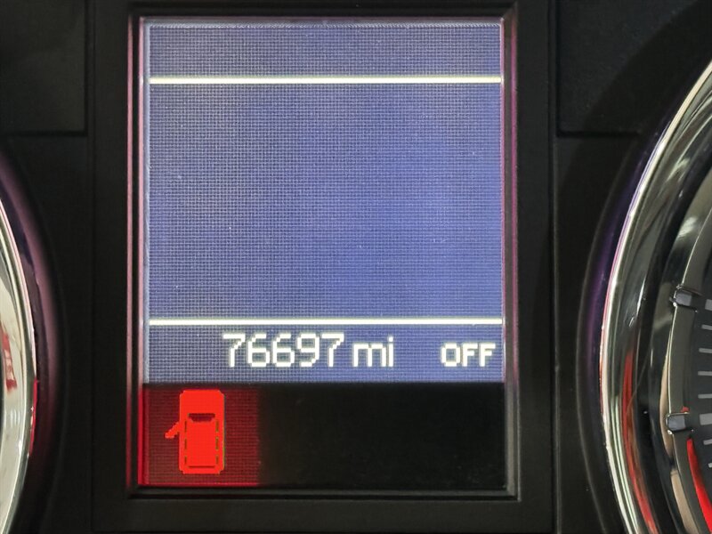 2014 Chrysler Town & Country Touring   - Photo 5 - Rochelle, IL 61068