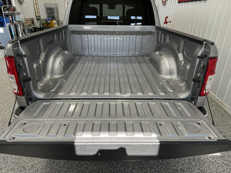 2021 RAM 1500 Big Horn   - Photo 10 - Rochelle, IL 61068