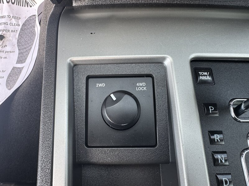 2007 Dodge Nitro SXT   - Photo 9 - Rochelle, IL 61068