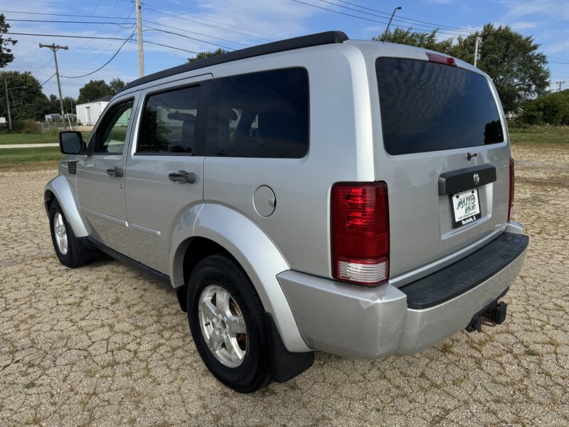 2007 Dodge Nitro SXT   - Photo 16 - Rochelle, IL 61068