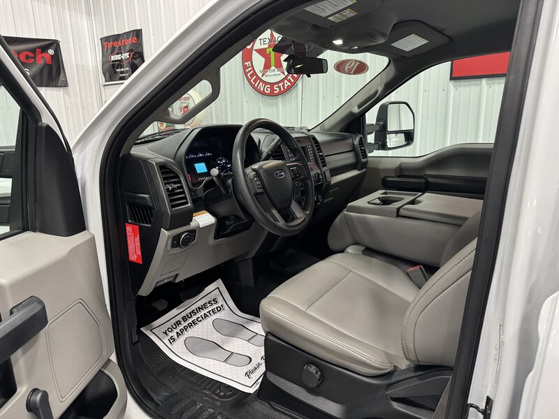 2019 Ford F-350 Super Duty XL   - Photo 12 - Rochelle, IL 61068