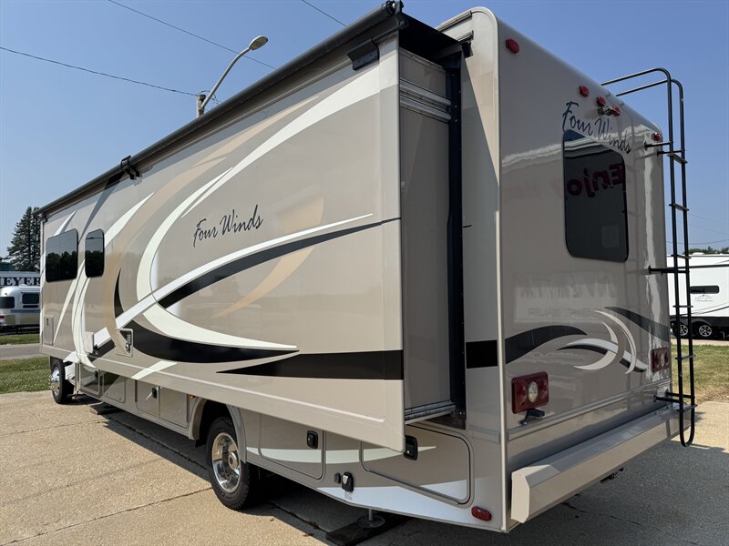 2015 Thor M33SW Four Winds   - Photo 3 - Rochelle, IL 61068