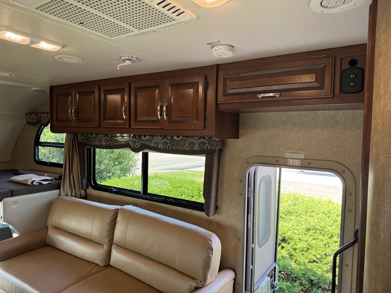 2015 Thor M33SW Four Winds   - Photo 28 - Rochelle, IL 61068
