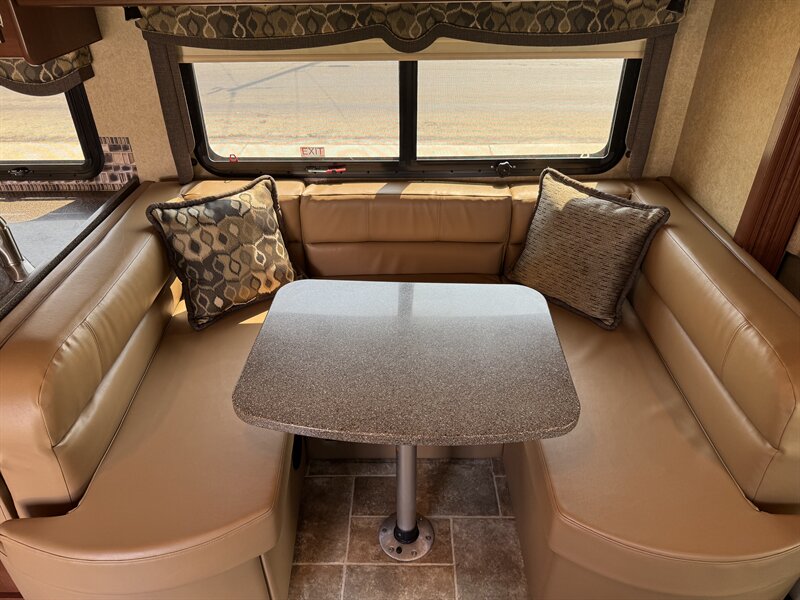 2015 Thor M33SW Four Winds   - Photo 16 - Rochelle, IL 61068
