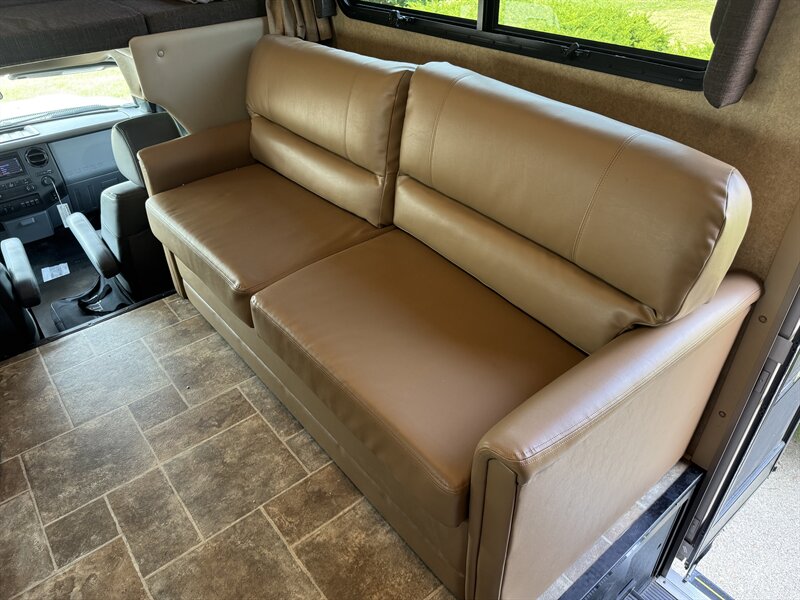 2015 Thor M33SW Four Winds   - Photo 18 - Rochelle, IL 61068