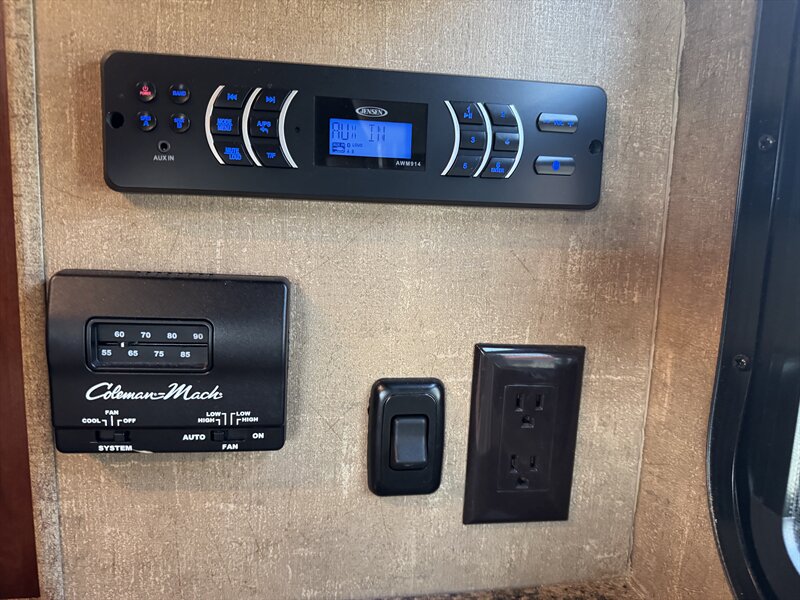 2015 Thor M33SW Four Winds   - Photo 25 - Rochelle, IL 61068