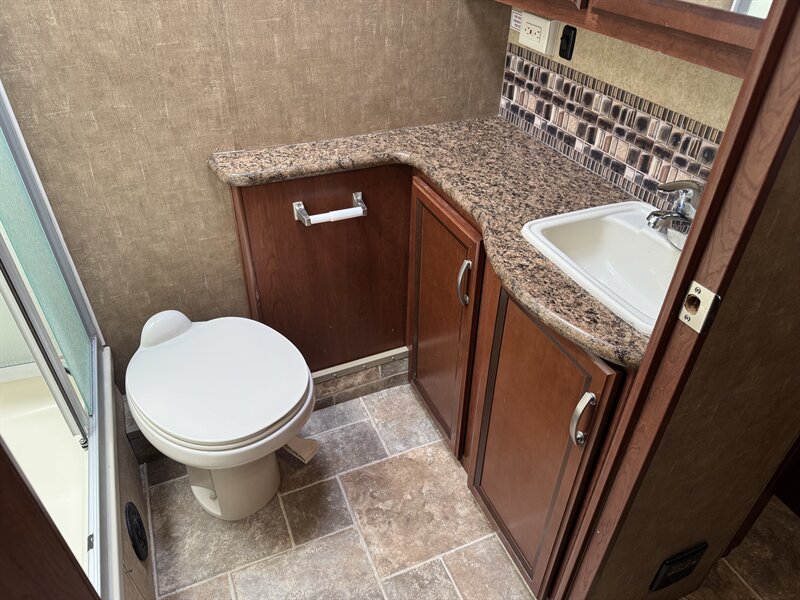 2015 Thor M33SW Four Winds   - Photo 21 - Rochelle, IL 61068