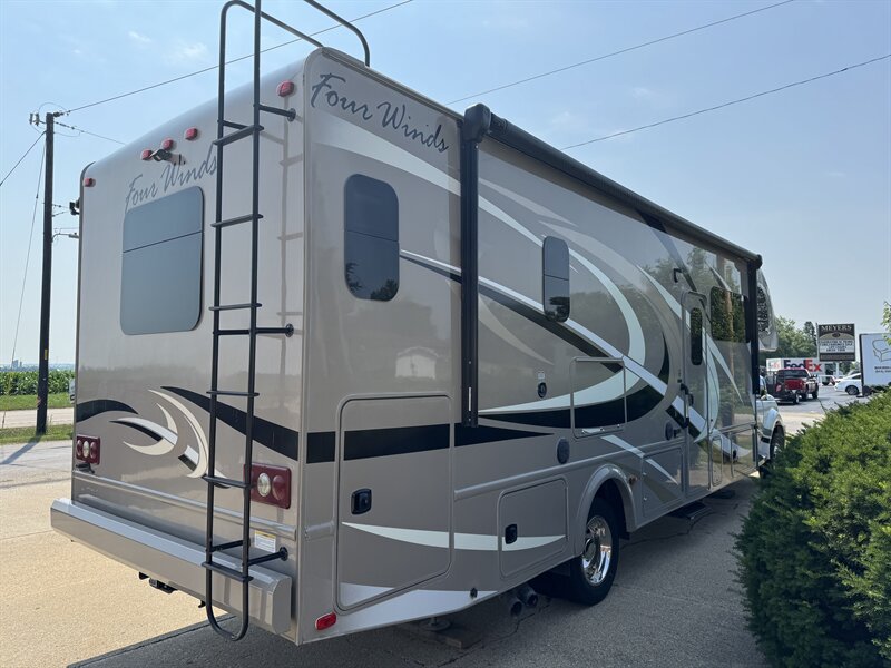 2015 Thor M33SW Four Winds   - Photo 5 - Rochelle, IL 61068
