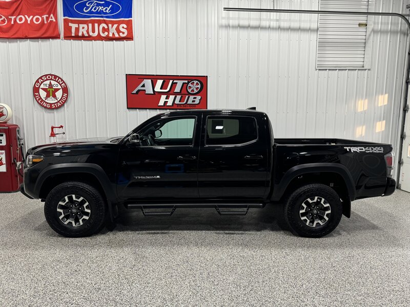 2023 Toyota Tacoma SR V6   - Photo 8 - Rochelle, IL 61068