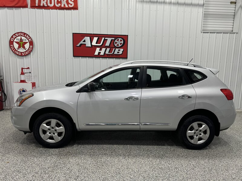 2014 Nissan Rogue S   - Photo 2 - Rochelle, IL 61068