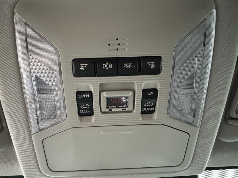 2019 Toyota RAV4 XLE   - Photo 11 - Rochelle, IL 61068