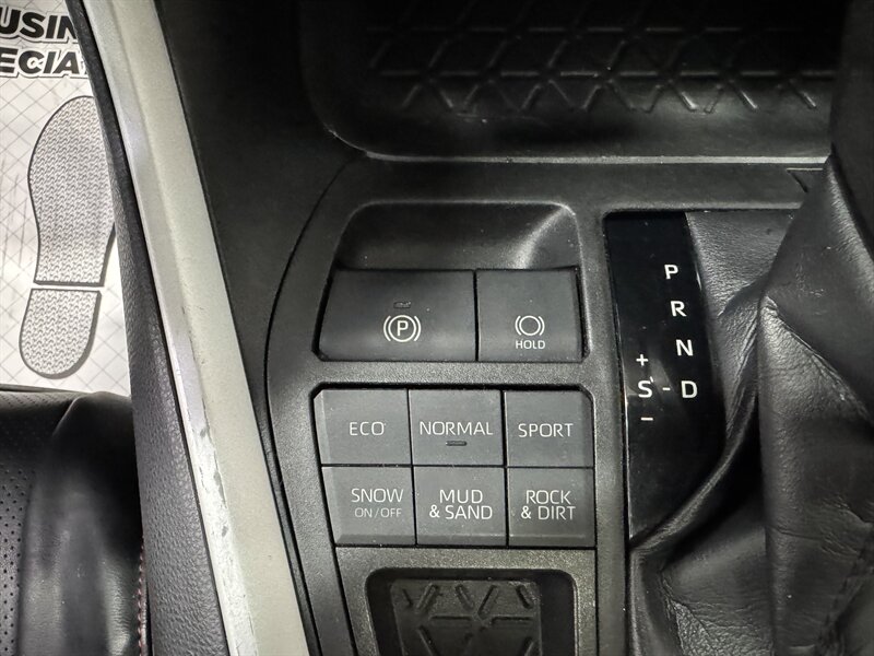 2019 Toyota RAV4 XLE   - Photo 12 - Rochelle, IL 61068