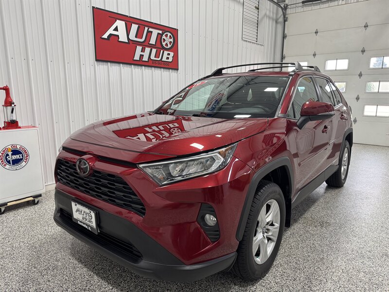 2019 Toyota RAV4 XLE   - Photo 2 - Rochelle, IL 61068