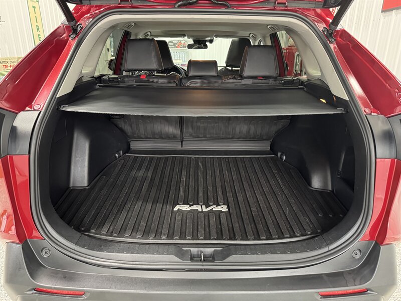 2019 Toyota RAV4 XLE   - Photo 16 - Rochelle, IL 61068