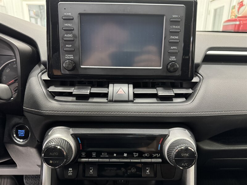 2019 Toyota RAV4 XLE   - Photo 10 - Rochelle, IL 61068