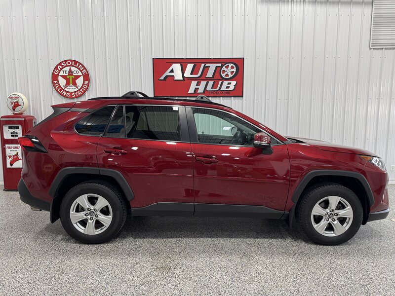 2019 Toyota RAV4 XLE   - Photo 3 - Rochelle, IL 61068