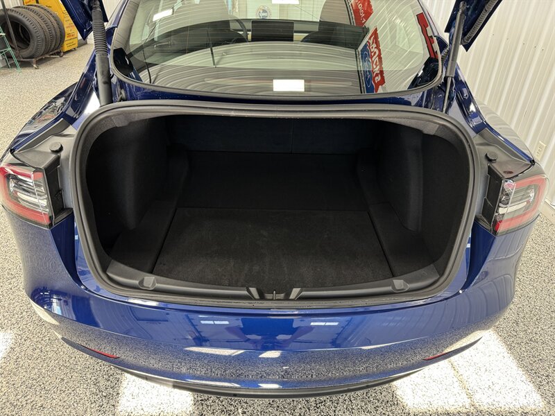 2023 Tesla Model 3 Standard Range   - Photo 12 - Rochelle, IL 61068