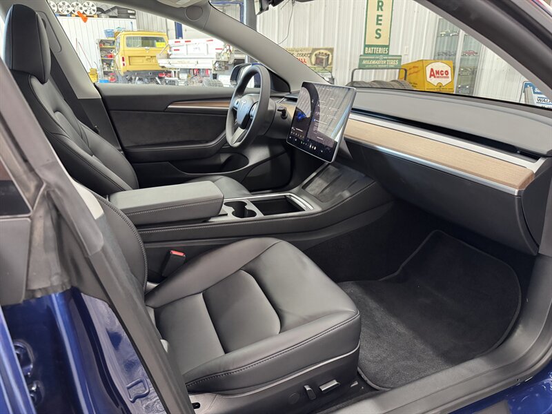 2023 Tesla Model 3 Standard Range   - Photo 11 - Rochelle, IL 61068
