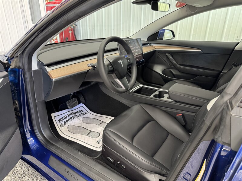 2023 Tesla Model 3 Standard Range   - Photo 6 - Rochelle, IL 61068