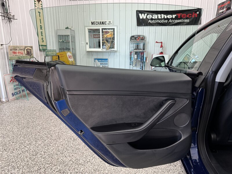 2023 Tesla Model 3 Standard Range   - Photo 20 - Rochelle, IL 61068