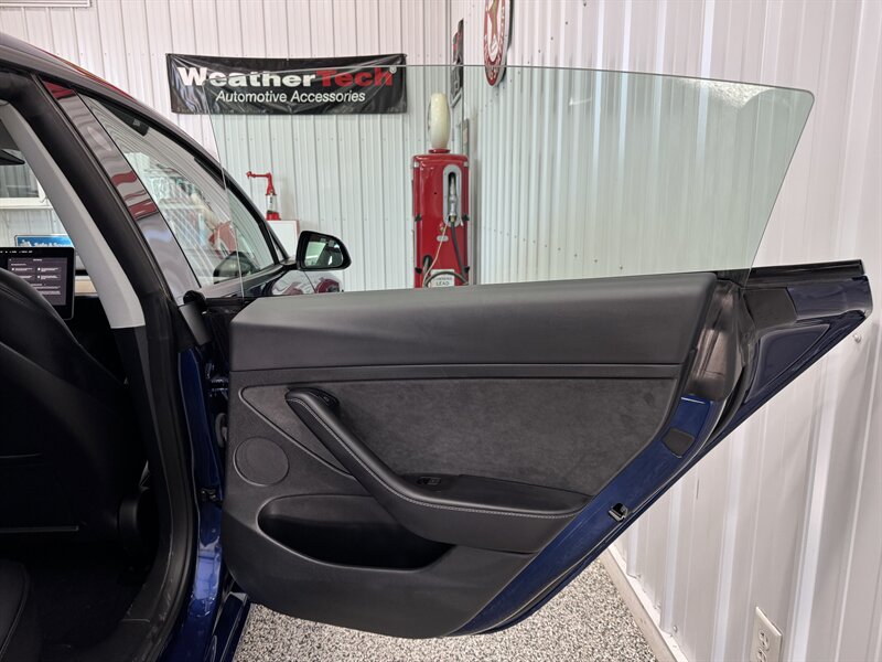 2023 Tesla Model 3 Standard Range   - Photo 21 - Rochelle, IL 61068