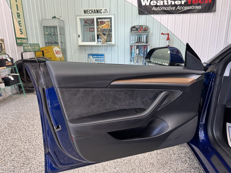 2023 Tesla Model 3 Standard Range   - Photo 19 - Rochelle, IL 61068