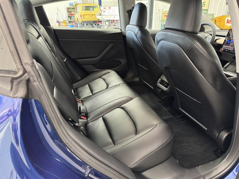 2023 Tesla Model 3 Standard Range   - Photo 10 - Rochelle, IL 61068