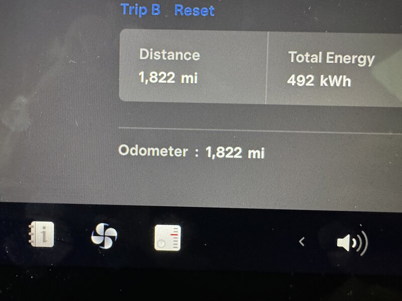 2023 Tesla Model 3 Standard Range   - Photo 5 - Rochelle, IL 61068
