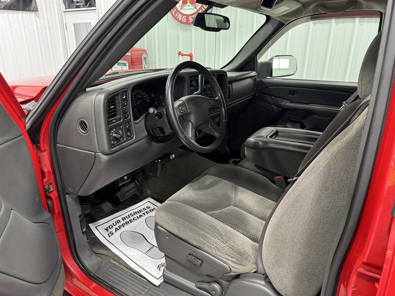 2005 Chevrolet Silverado 2500HD LS - Photo 6 - Rochelle, IL 61068