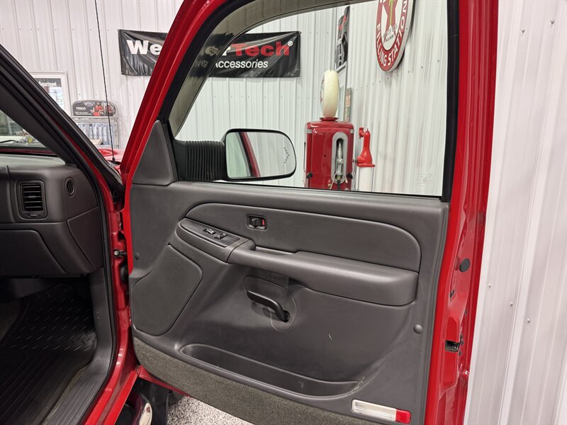2005 Chevrolet Silverado 2500HD LS - Photo 23 - Rochelle, IL 61068
