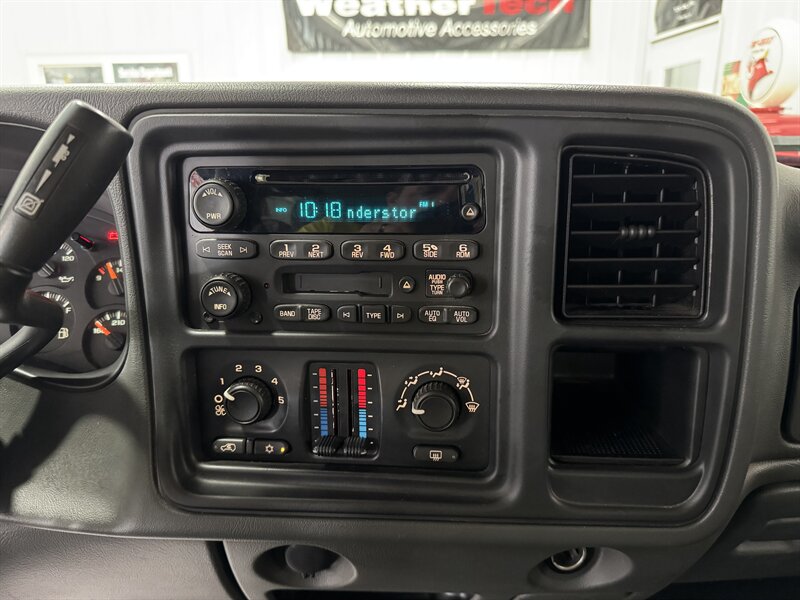 2005 Chevrolet Silverado 2500HD LS - Photo 10 - Rochelle, IL 61068