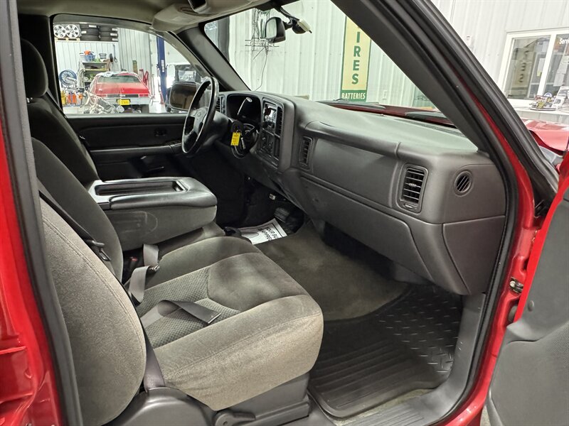 2005 Chevrolet Silverado 2500HD LS - Photo 13 - Rochelle, IL 61068