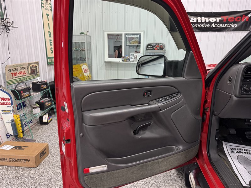2005 Chevrolet Silverado 2500HD LS - Photo 20 - Rochelle, IL 61068