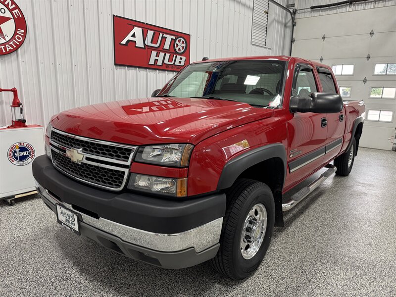 2005 Chevrolet Silverado 2500HD LS - Photo 2 - Rochelle, IL 61068