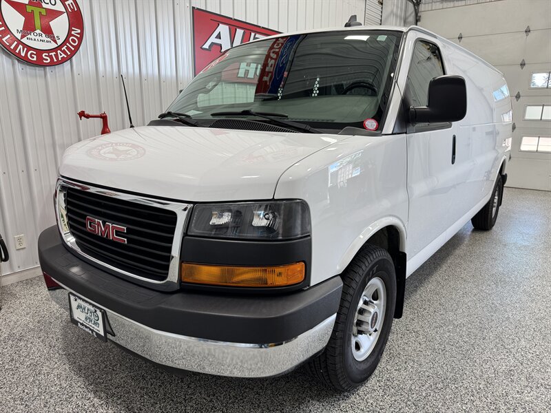 2016 GMC Savana 3500   - Photo 2 - Rochelle, IL 61068