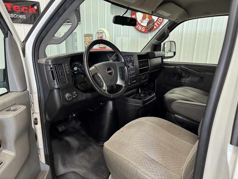 2016 GMC Savana 3500   - Photo 6 - Rochelle, IL 61068