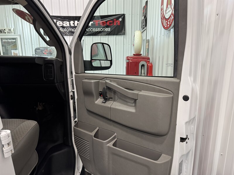 2016 GMC Savana 3500   - Photo 23 - Rochelle, IL 61068