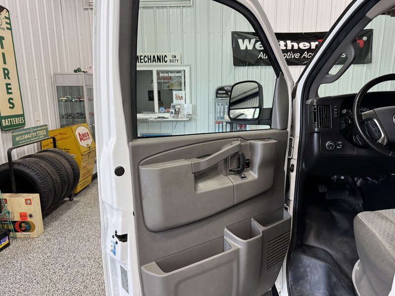 2016 GMC Savana 3500   - Photo 22 - Rochelle, IL 61068