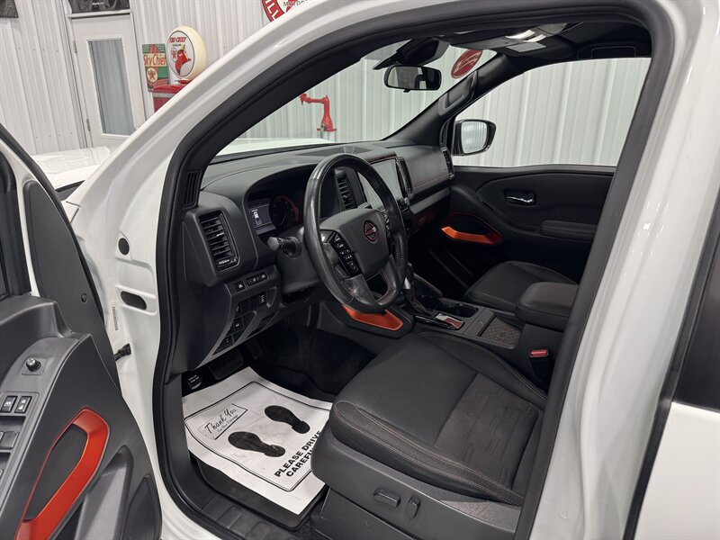 2022 Nissan Frontier PRO-4X - Photo 6 - Rochelle, IL 61068