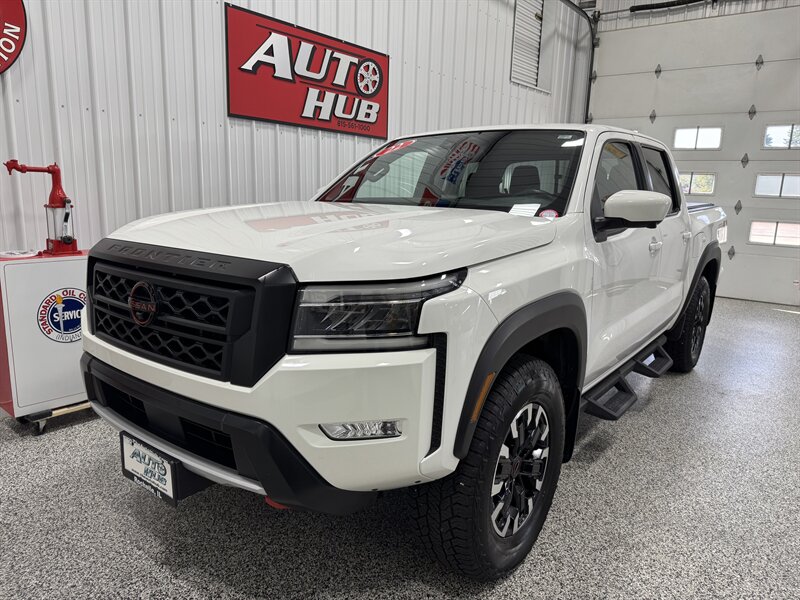 2022 Nissan Frontier PRO-4X - Photo 2 - Rochelle, IL 61068