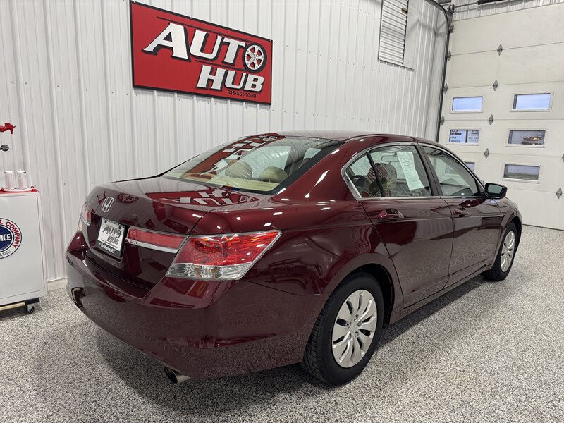 2012 Honda Accord LX   - Photo 18 - Rochelle, IL 61068