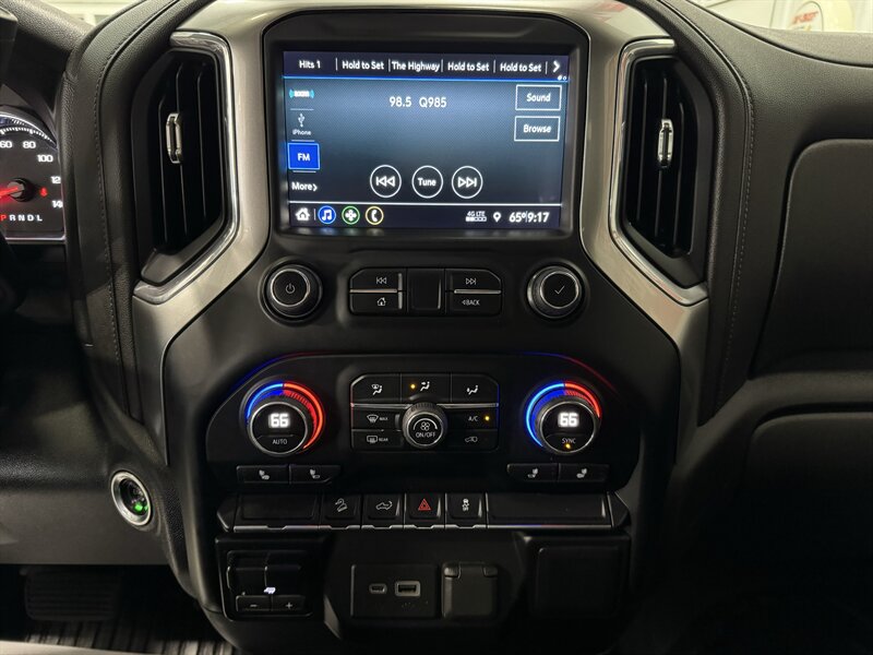 2022 Chevrolet Silverado 2500HD LT   - Photo 11 - Rochelle, IL 61068