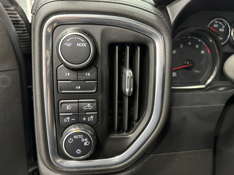 2022 Chevrolet Silverado 2500HD LT   - Photo 10 - Rochelle, IL 61068