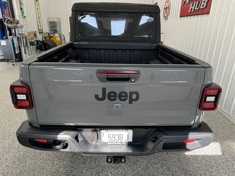 2022 Jeep Gladiator Sport S   - Photo 4 - Rochelle, IL 61068