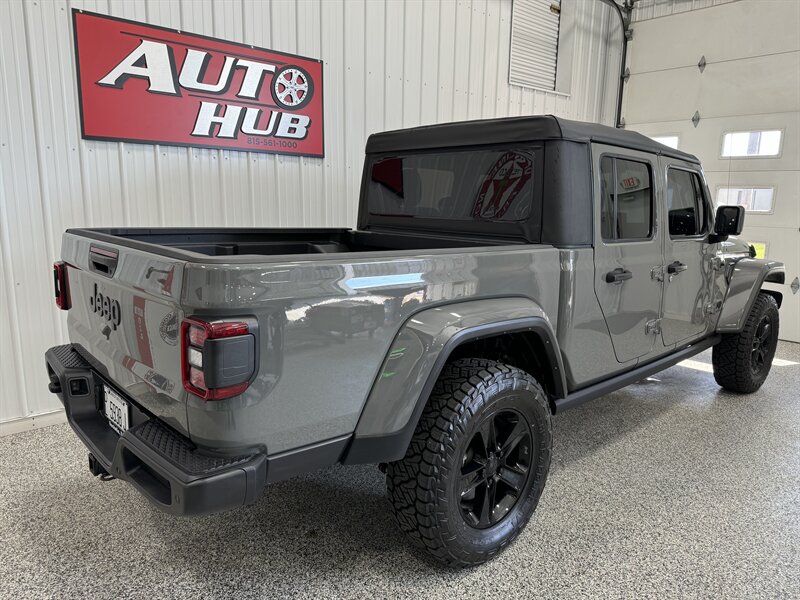 2022 Jeep Gladiator Sport S   - Photo 7 - Rochelle, IL 61068