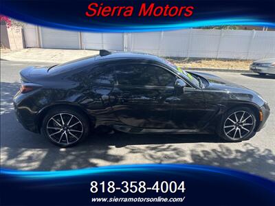 2024 Toyota GR86 PREMIUM - Photo 8 - North Hollywood, CA 91606