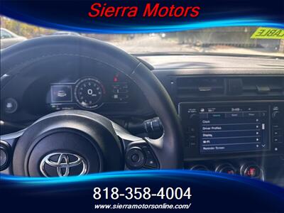 2024 Toyota GR86 PREMIUM - Photo 10 - North Hollywood, CA 91606