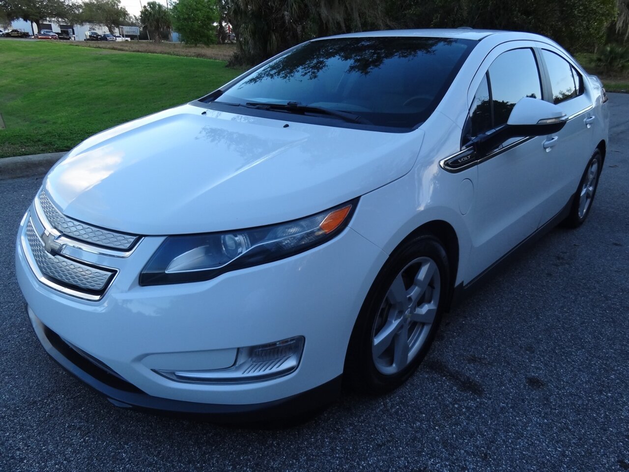 2015 Chevrolet Volt Premium   - Photo 2 - Deland, FL 32720