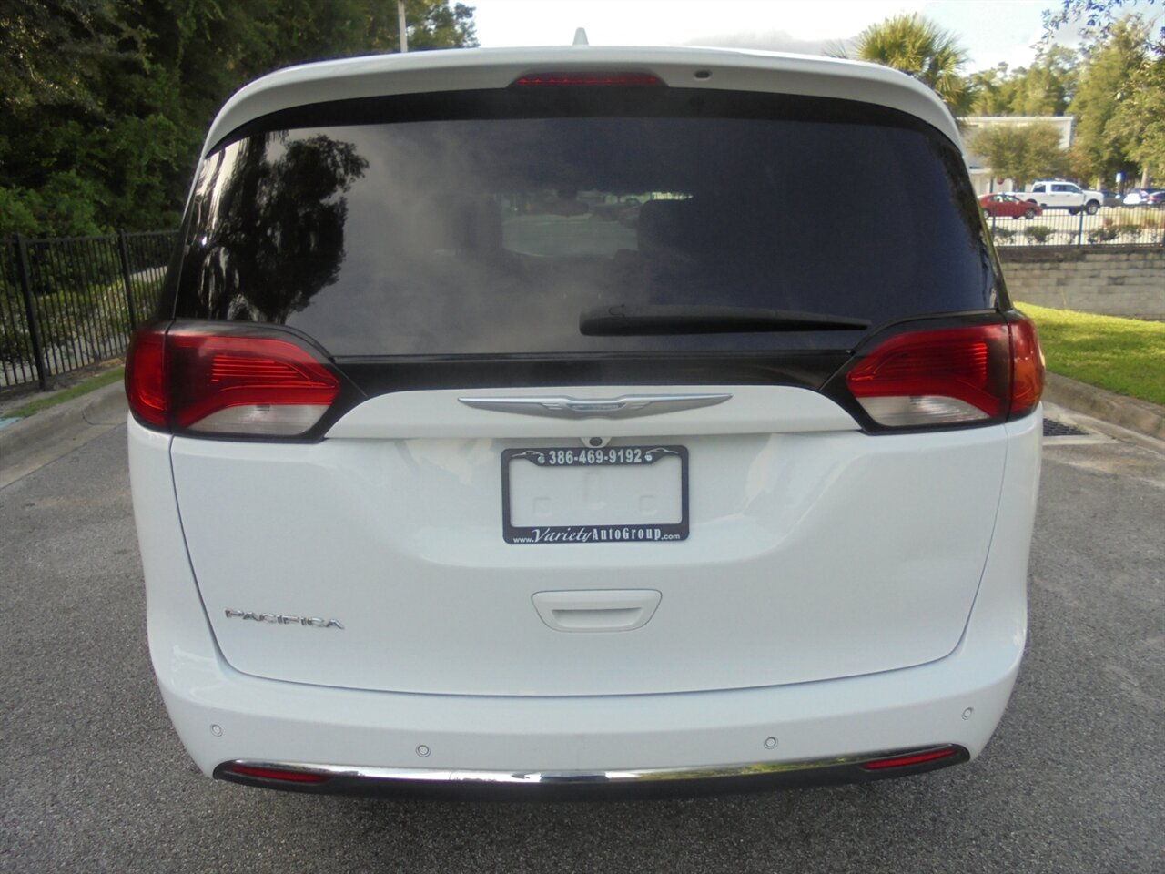 2017 Chrysler Pacifica Touring Plus   - Photo 5 - Deland, FL 32720